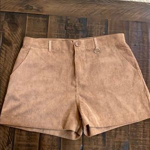 Veryj brown shorts size large.